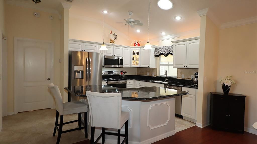 For Sale: $349,000 (3 beds, 2 baths, 1527 Square Feet)