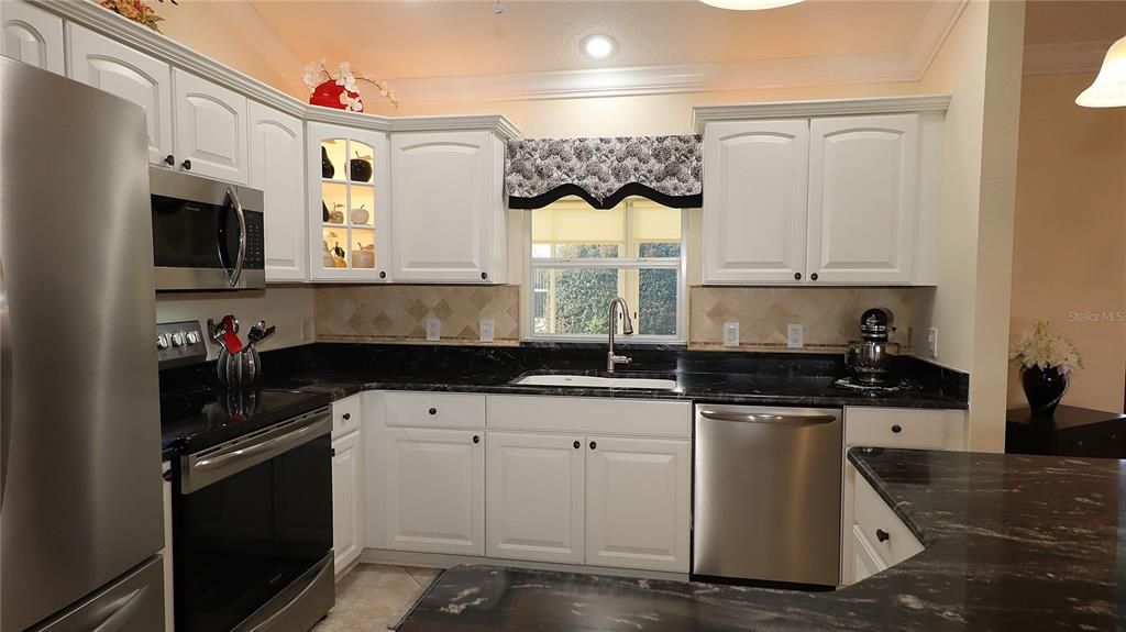 For Sale: $349,000 (3 beds, 2 baths, 1527 Square Feet)