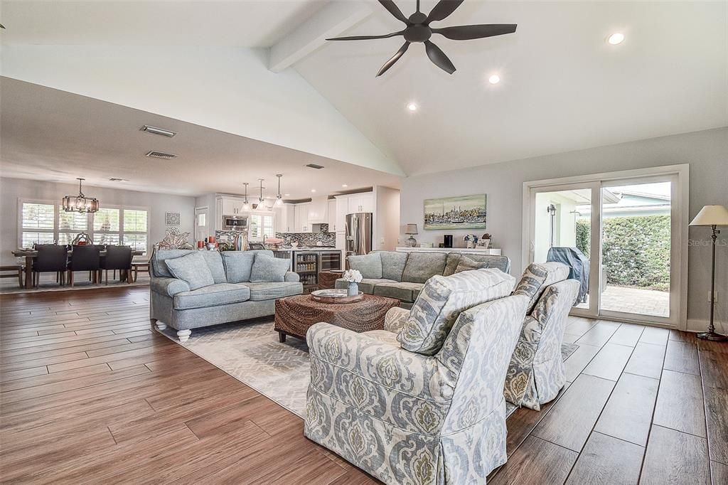 待售: $945,000 (3 贝兹, 3 浴室, 2057 平方英尺)