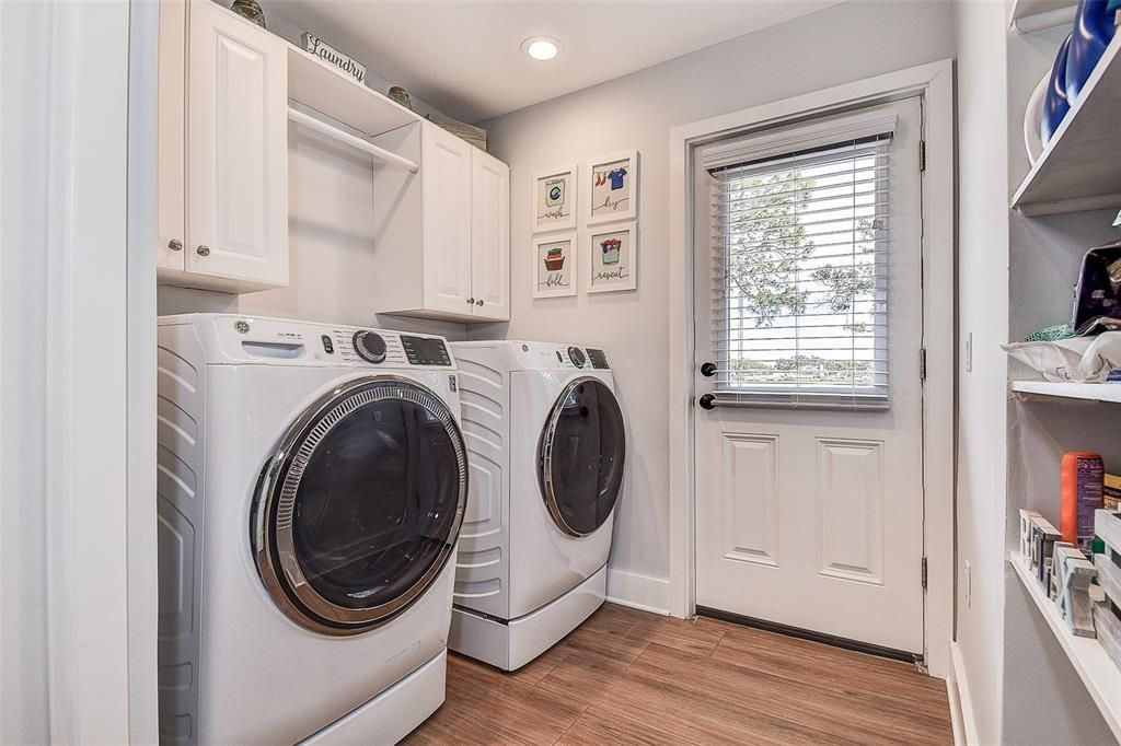 待售: $945,000 (3 贝兹, 3 浴室, 2057 平方英尺)