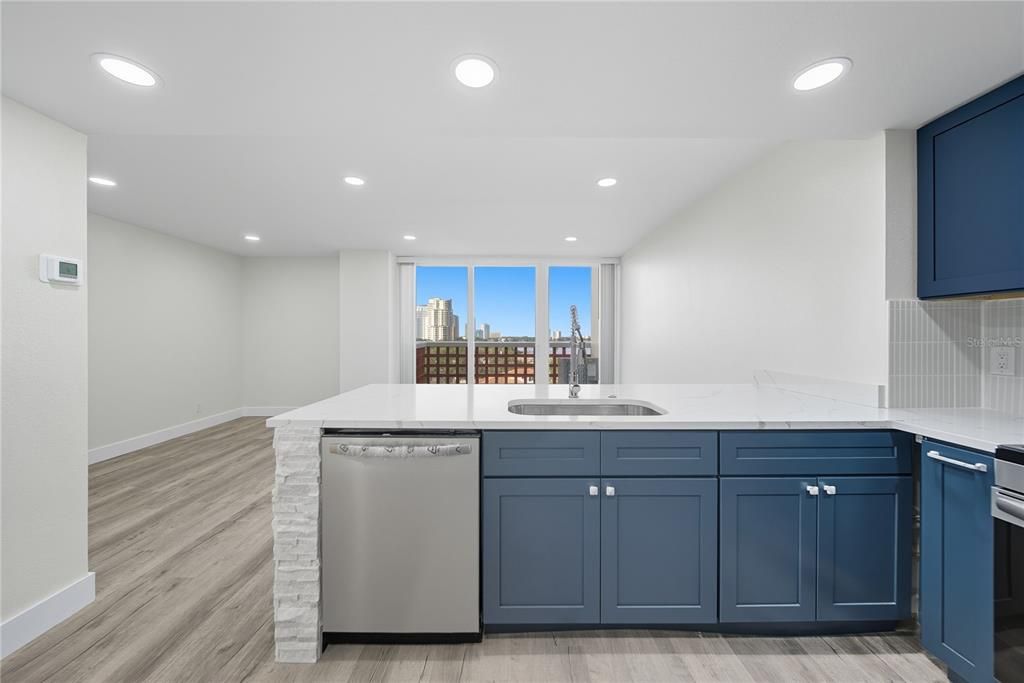 出租: $2,650 (2 贝兹, 2 浴室, 888 平方英尺)