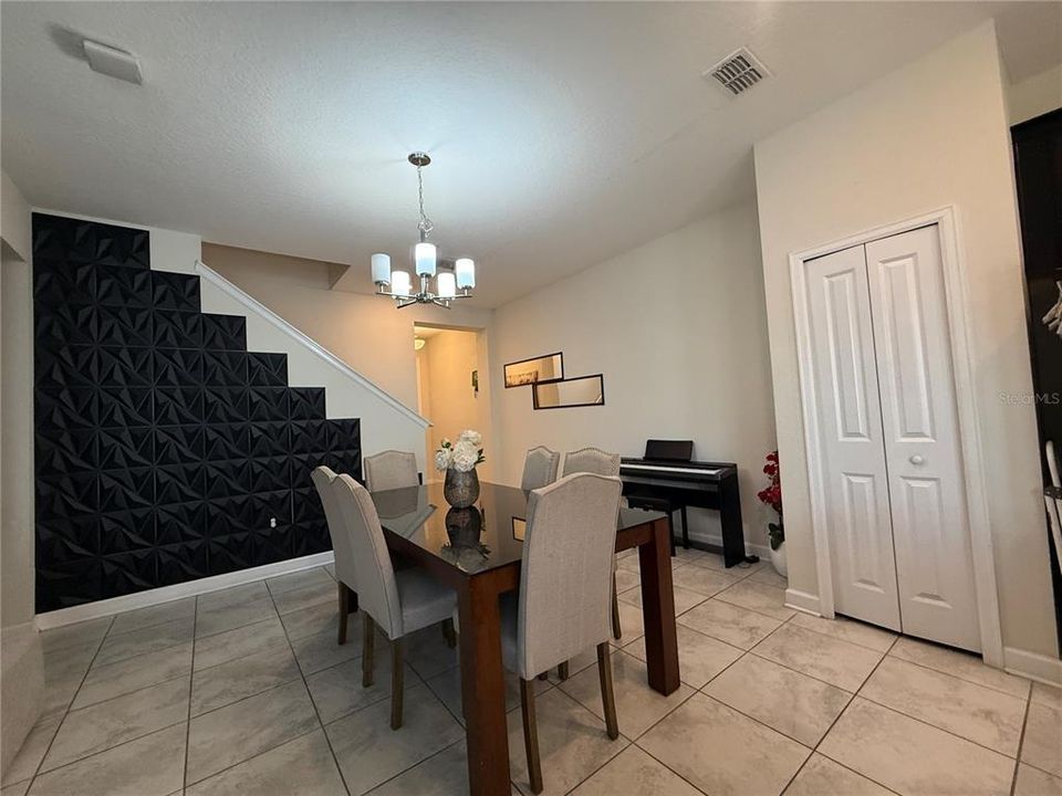 For Rent: $2,400 (3 beds, 2 baths, 1859 Square Feet)