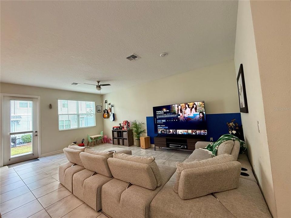 For Rent: $2,400 (3 beds, 2 baths, 1859 Square Feet)