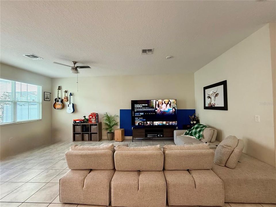 For Rent: $2,400 (3 beds, 2 baths, 1859 Square Feet)