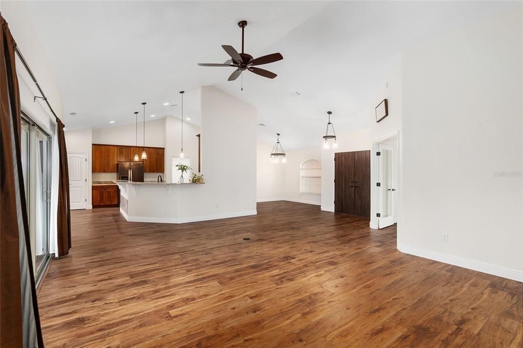 На продажу: $799,000 (3 спален, 2 ванн, 2517 Квадратных фут)