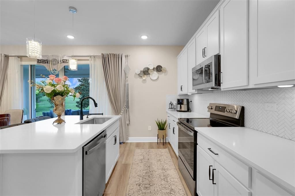 待售: $720,000 (4 贝兹, 3 浴室, 3210 平方英尺)