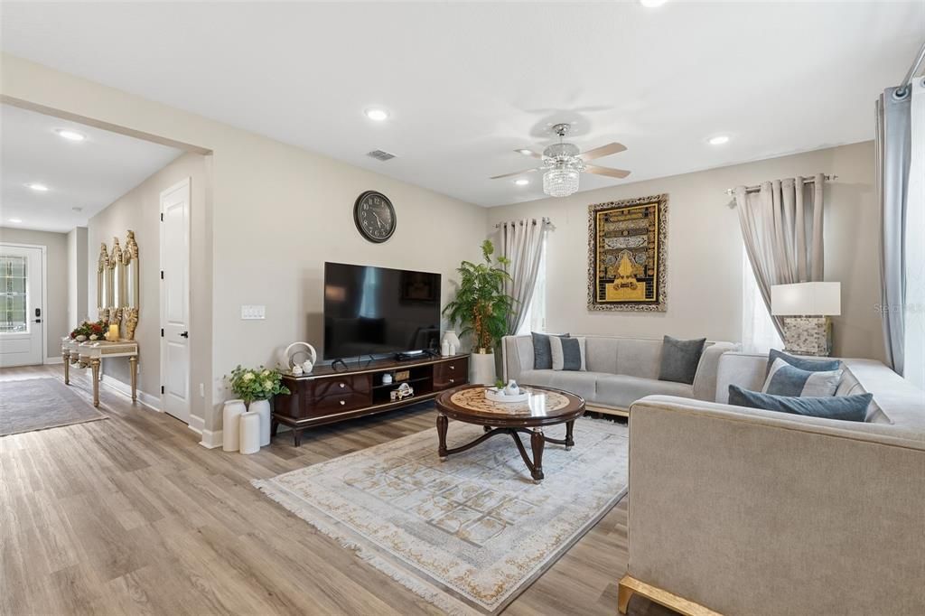 待售: $720,000 (4 贝兹, 3 浴室, 3210 平方英尺)