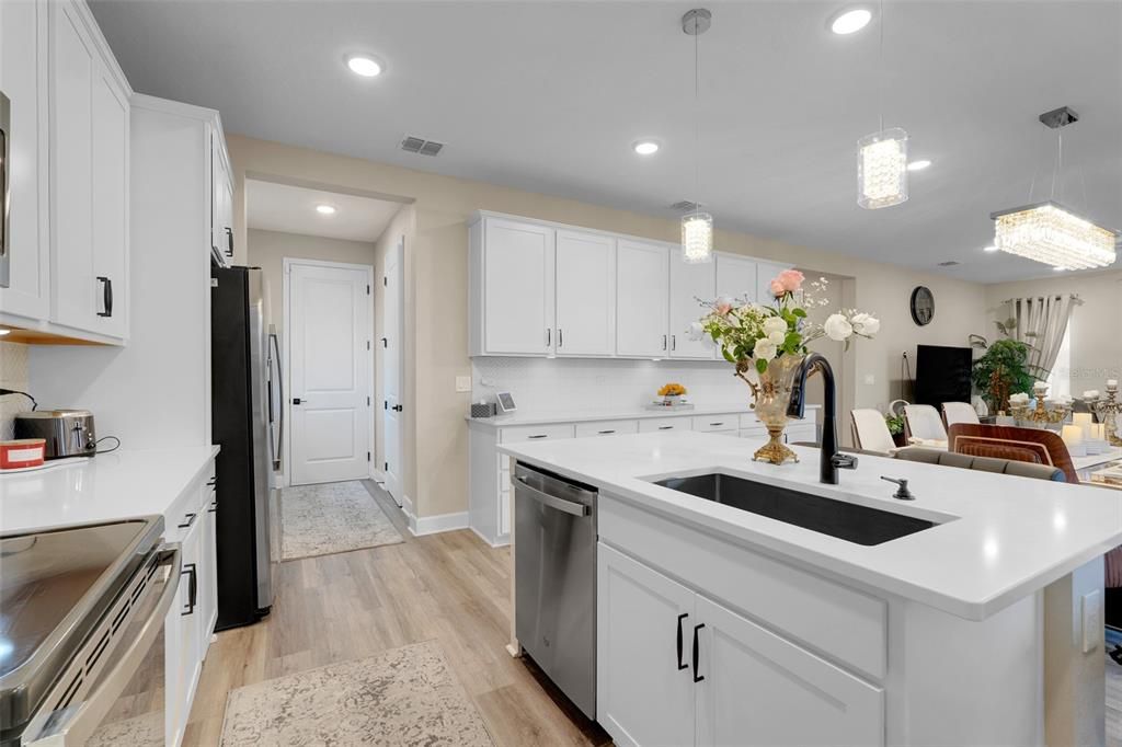 待售: $720,000 (4 贝兹, 3 浴室, 3210 平方英尺)