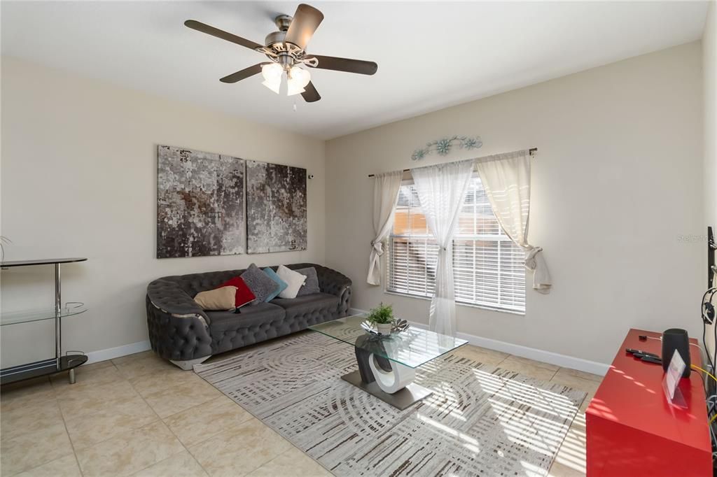 En Venta: $359,000 (4 camas, 3 baños, 2178 Pies cuadrados)