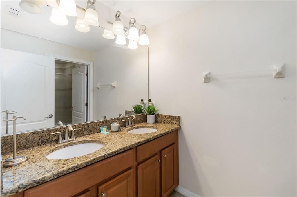 En Venta: $359,000 (4 camas, 3 baños, 2178 Pies cuadrados)