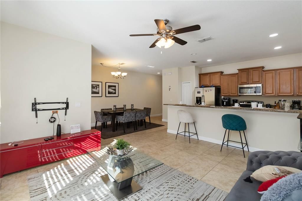 En Venta: $359,000 (4 camas, 3 baños, 2178 Pies cuadrados)