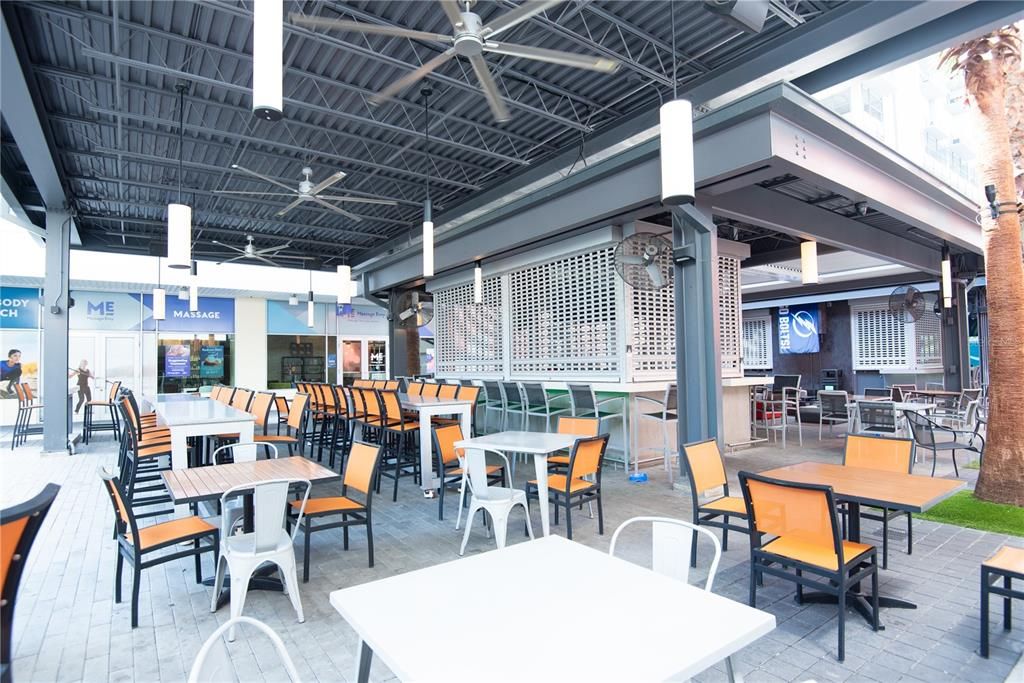 For Rent: $2,300 (1 beds, 1 baths, 840 Square Feet)