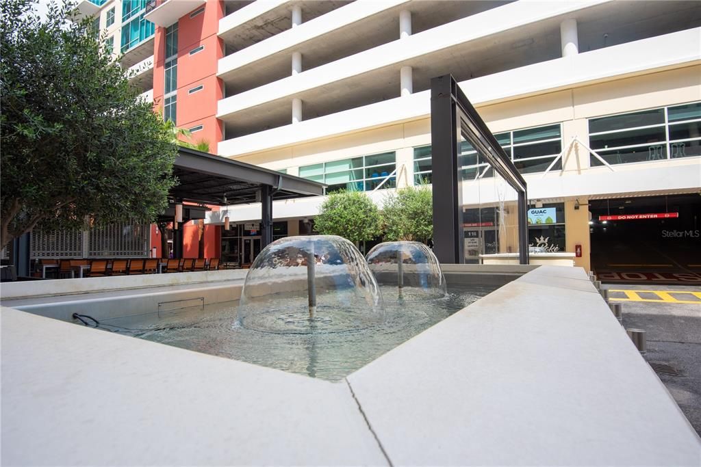 For Rent: $2,300 (1 beds, 1 baths, 840 Square Feet)