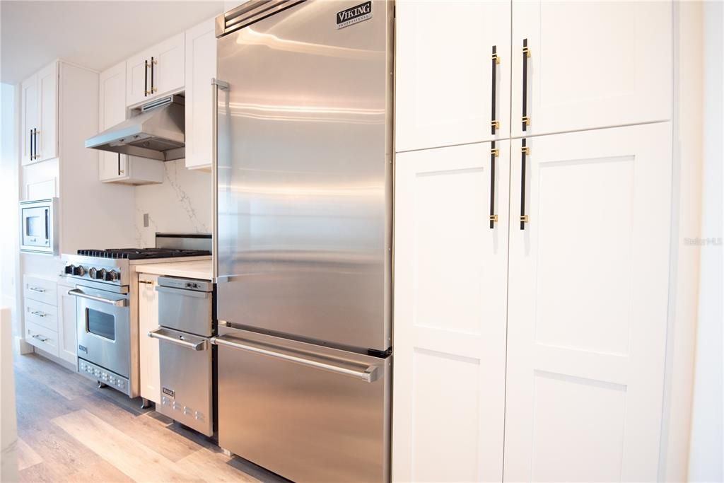 For Rent: $2,300 (1 beds, 1 baths, 840 Square Feet)