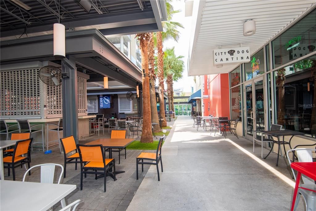 For Rent: $2,300 (1 beds, 1 baths, 840 Square Feet)