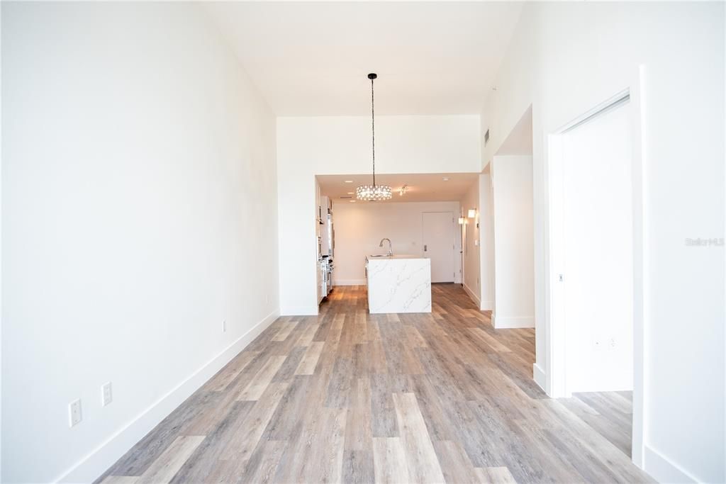 For Rent: $2,300 (1 beds, 1 baths, 840 Square Feet)