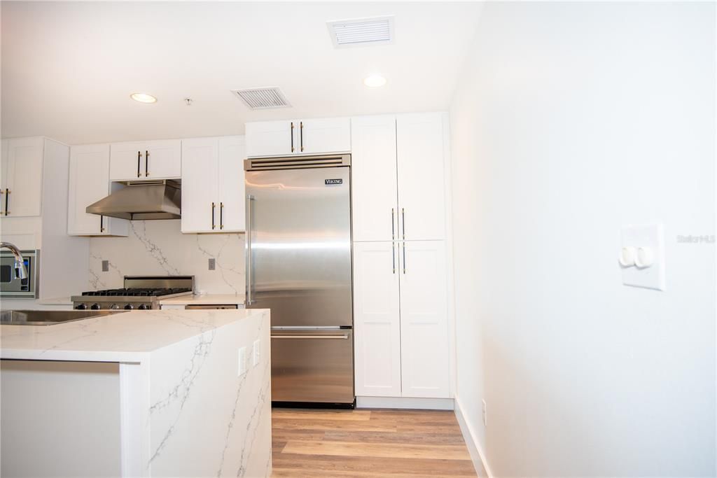 For Rent: $2,300 (1 beds, 1 baths, 840 Square Feet)