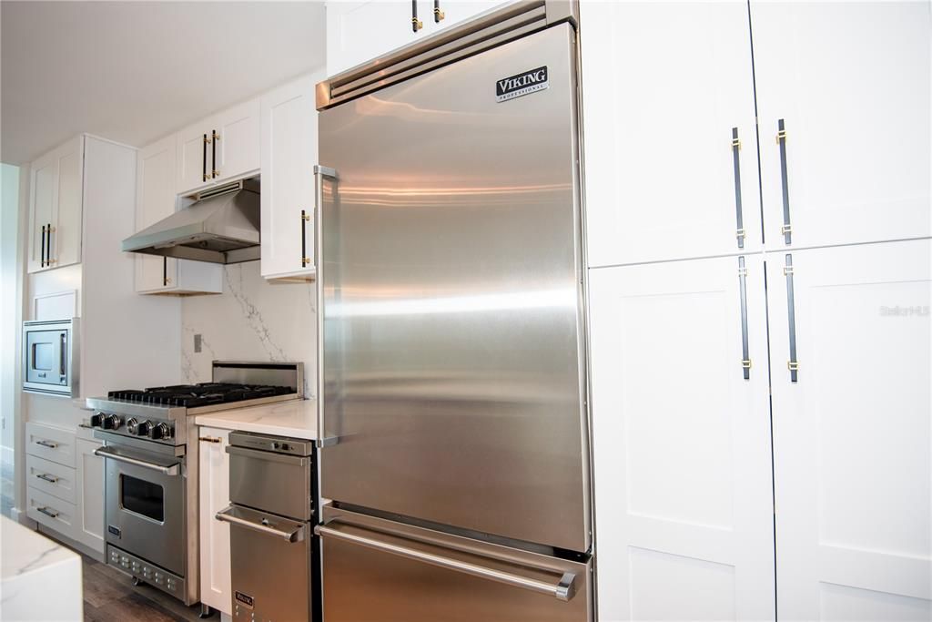 For Rent: $2,300 (1 beds, 1 baths, 840 Square Feet)