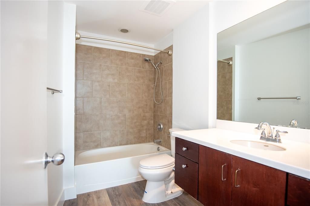 For Rent: $2,300 (1 beds, 1 baths, 840 Square Feet)