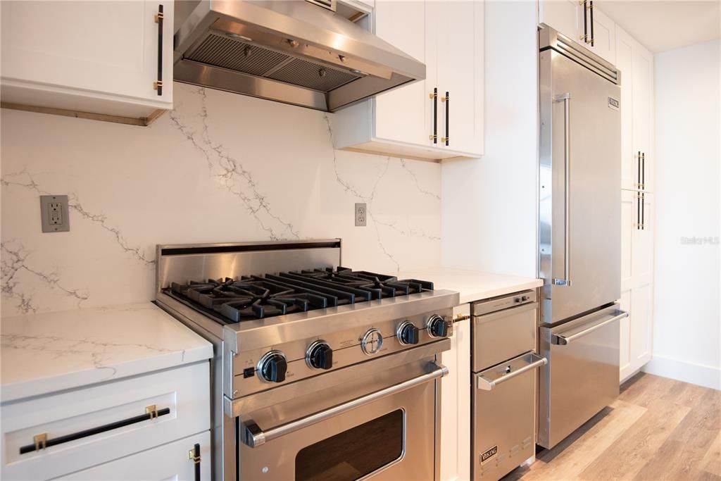 For Rent: $2,300 (1 beds, 1 baths, 840 Square Feet)