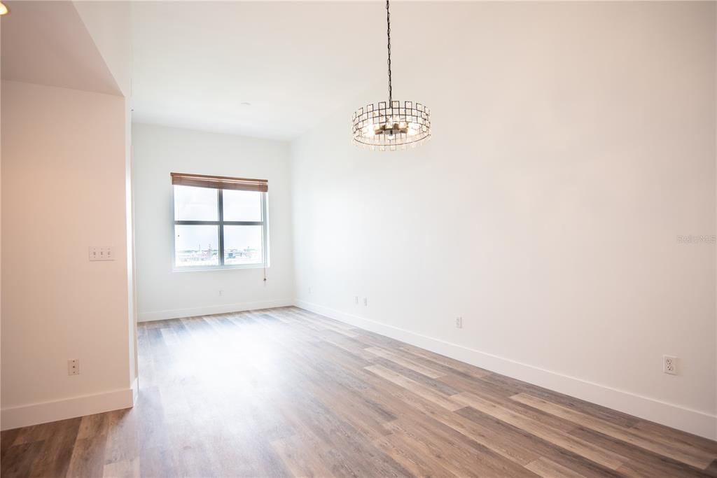 For Rent: $2,300 (1 beds, 1 baths, 840 Square Feet)