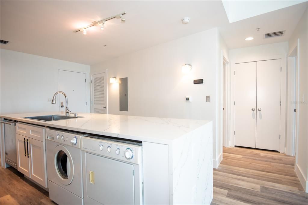 For Rent: $2,300 (1 beds, 1 baths, 840 Square Feet)