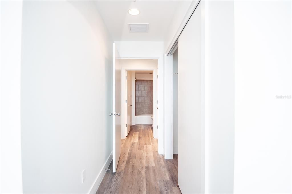 For Rent: $2,300 (1 beds, 1 baths, 840 Square Feet)