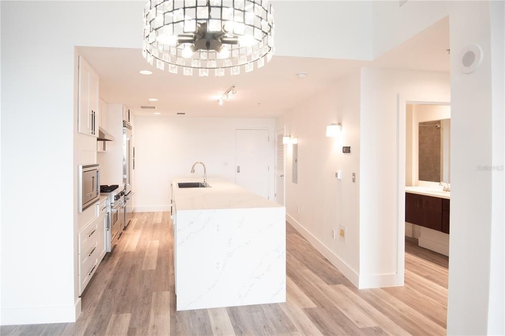 For Rent: $2,300 (1 beds, 1 baths, 840 Square Feet)