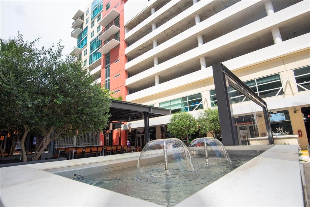 For Rent: $2,300 (1 beds, 1 baths, 840 Square Feet)