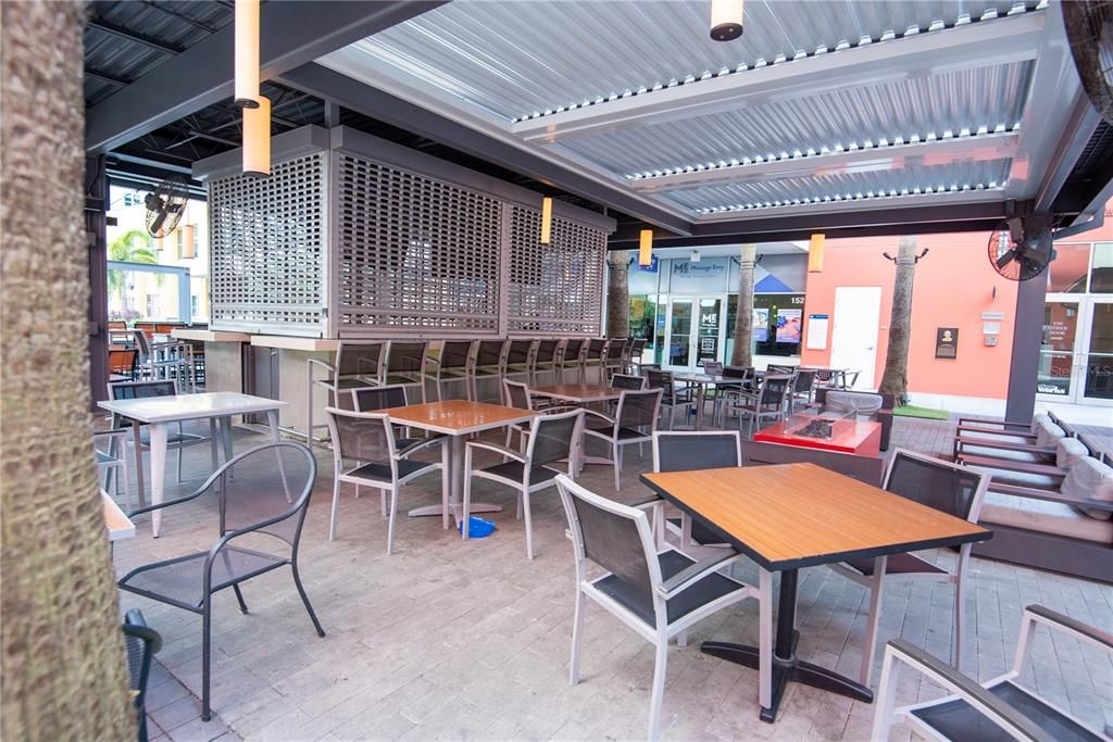 For Rent: $2,300 (1 beds, 1 baths, 840 Square Feet)