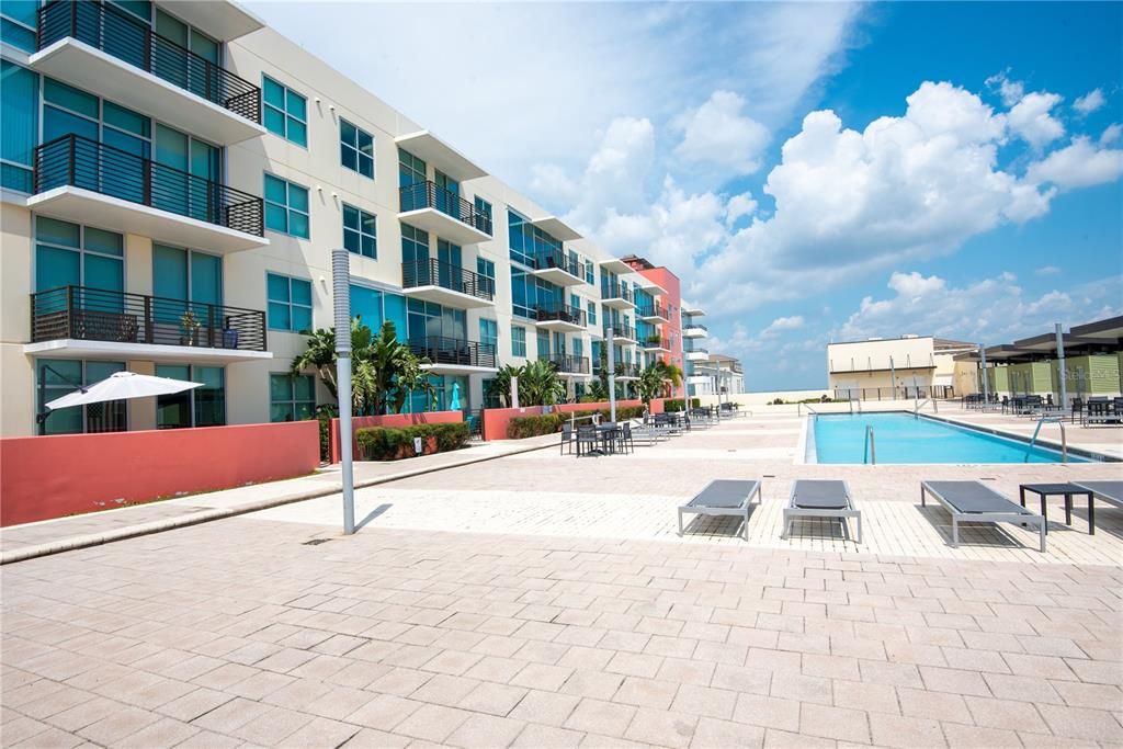 For Rent: $2,300 (1 beds, 1 baths, 840 Square Feet)