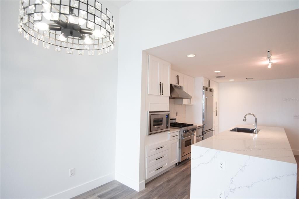 For Rent: $2,300 (1 beds, 1 baths, 840 Square Feet)