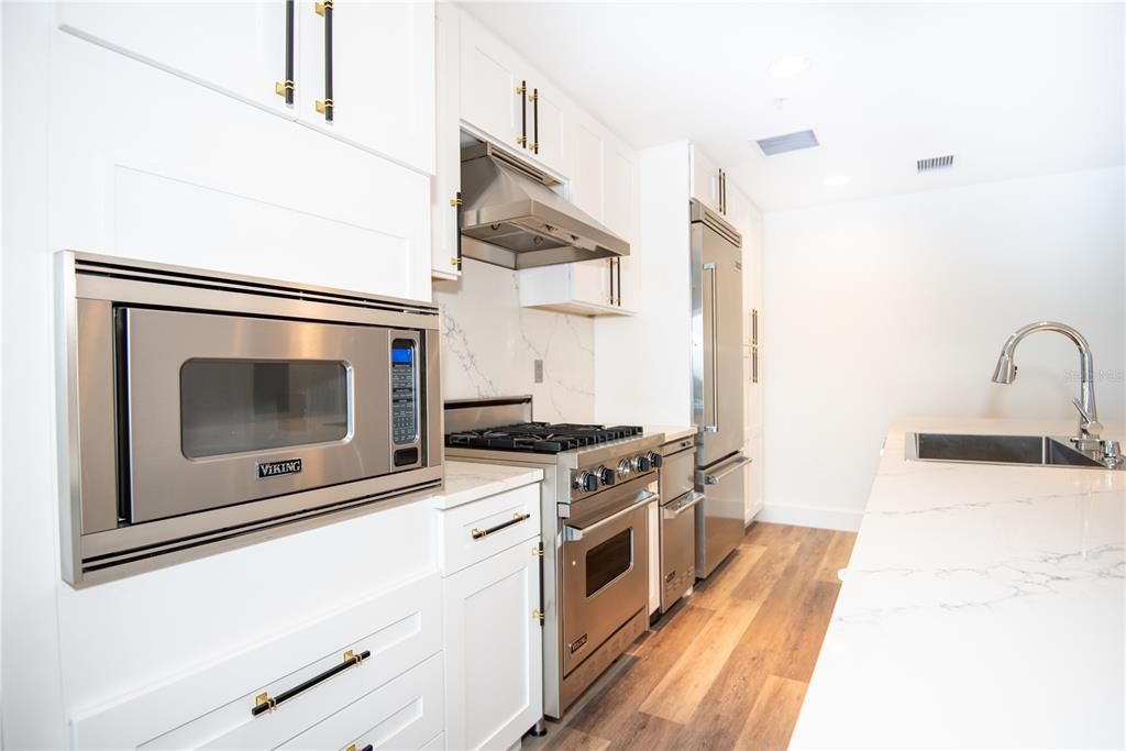 For Rent: $2,300 (1 beds, 1 baths, 840 Square Feet)