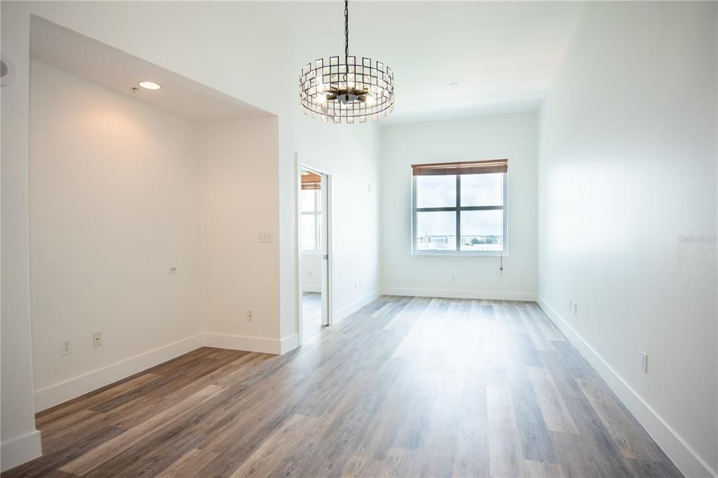 For Rent: $2,300 (1 beds, 1 baths, 840 Square Feet)