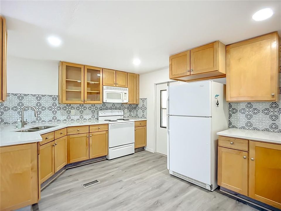 待售: $65,000 (3 贝兹, 2 浴室, 1104 平方英尺)