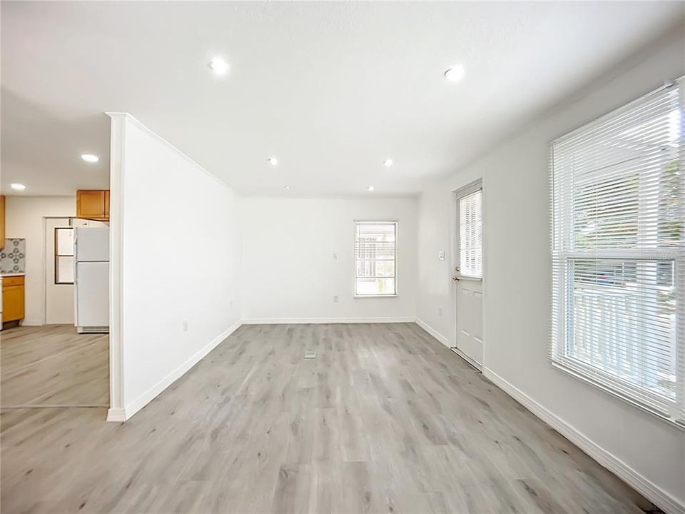 待售: $65,000 (3 贝兹, 2 浴室, 1104 平方英尺)