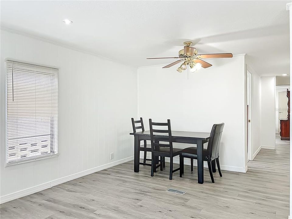 待售: $65,000 (3 贝兹, 2 浴室, 1104 平方英尺)