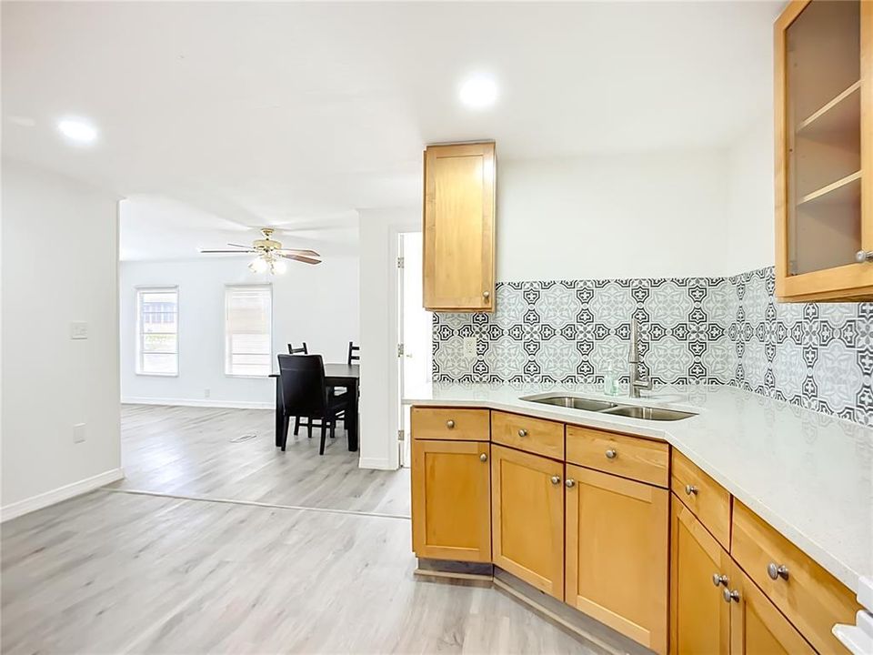 待售: $65,000 (3 贝兹, 2 浴室, 1104 平方英尺)