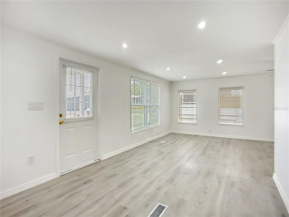 待售: $65,000 (3 贝兹, 2 浴室, 1104 平方英尺)