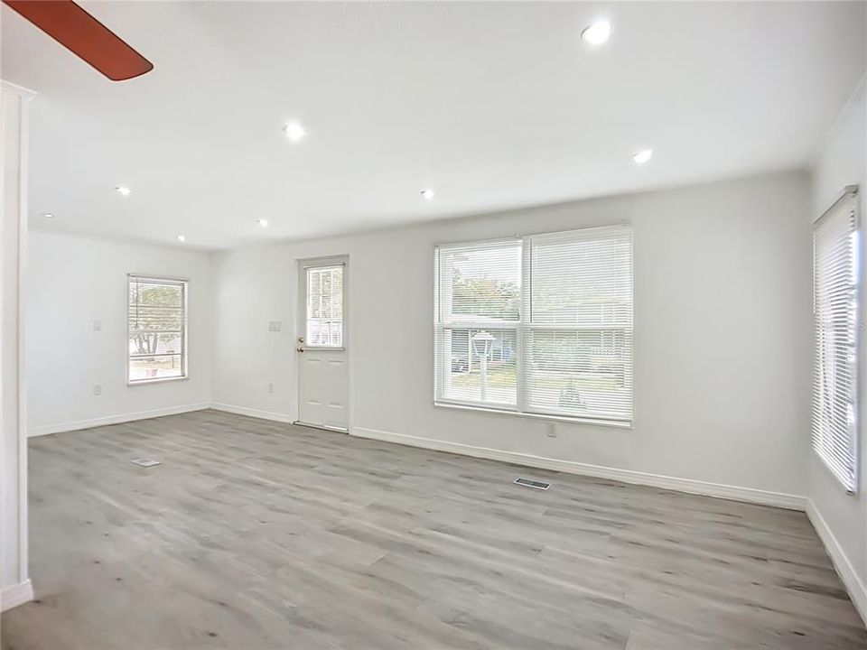 待售: $65,000 (3 贝兹, 2 浴室, 1104 平方英尺)