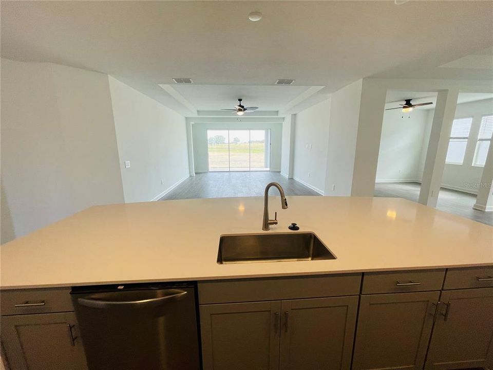 出租: $3,249 (4 贝兹, 3 浴室, 2911 平方英尺)