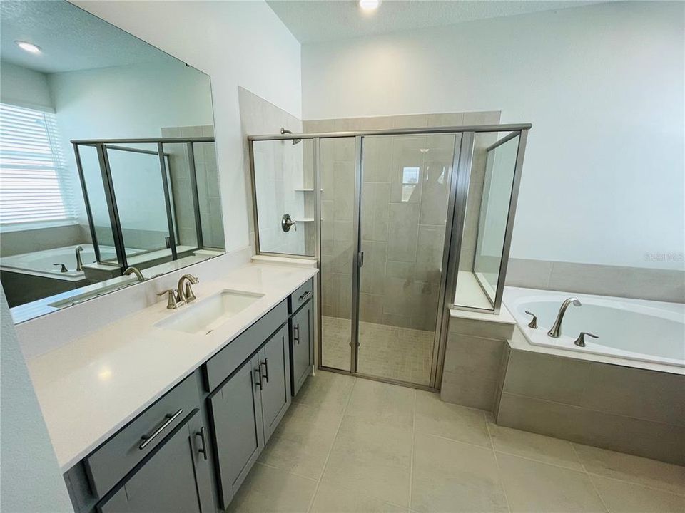 出租: $3,249 (4 贝兹, 3 浴室, 2911 平方英尺)