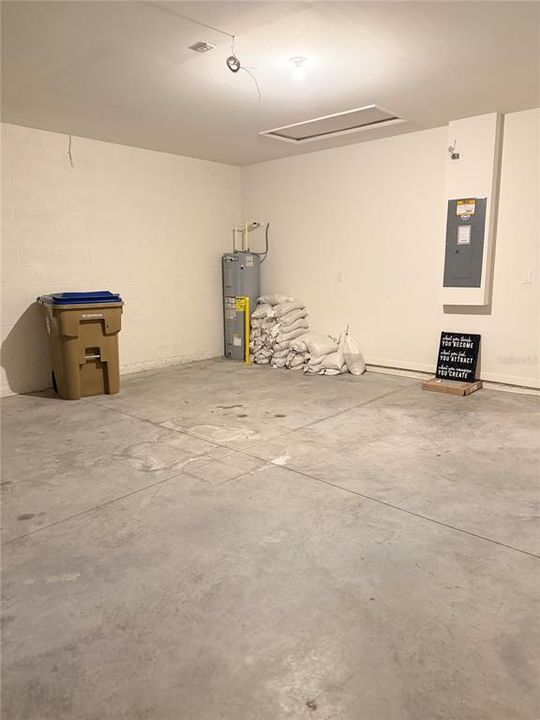 For Rent: $2,300 (4 beds, 2 baths, 1846 Square Feet)