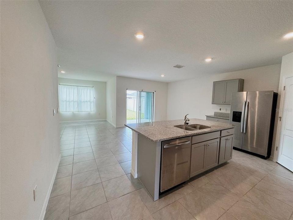 For Rent: $2,300 (4 beds, 2 baths, 1846 Square Feet)