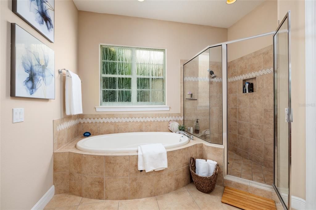 For Sale: $1,450,000 (3 beds, 2 baths, 3124 Square Feet)