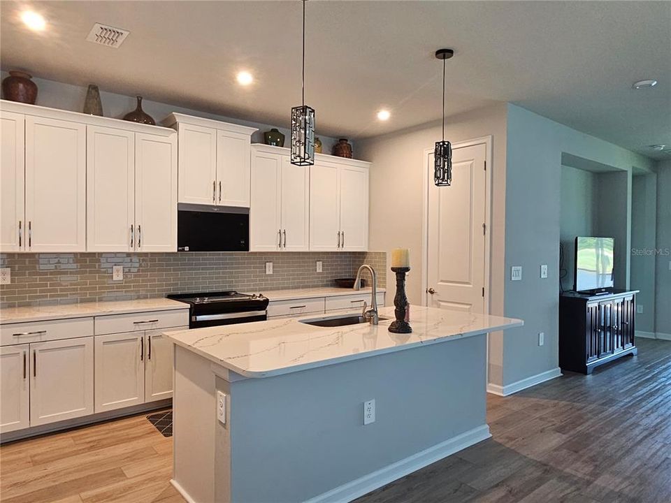 For Sale: $465,000 (3 beds, 2 baths, 1787 Square Feet)