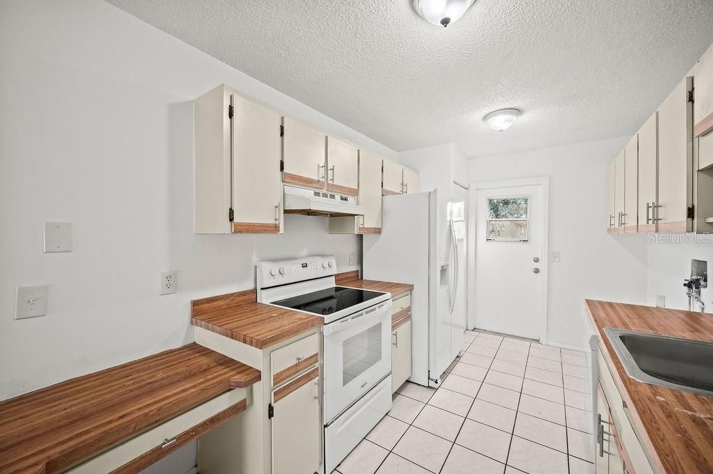 En Venta: $140,000 (3 camas, 2 baños, 1140 Pies cuadrados)