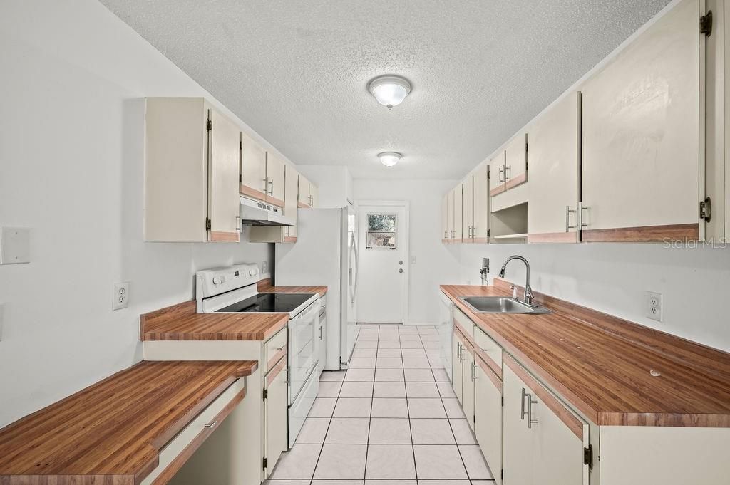 En Venta: $140,000 (3 camas, 2 baños, 1140 Pies cuadrados)