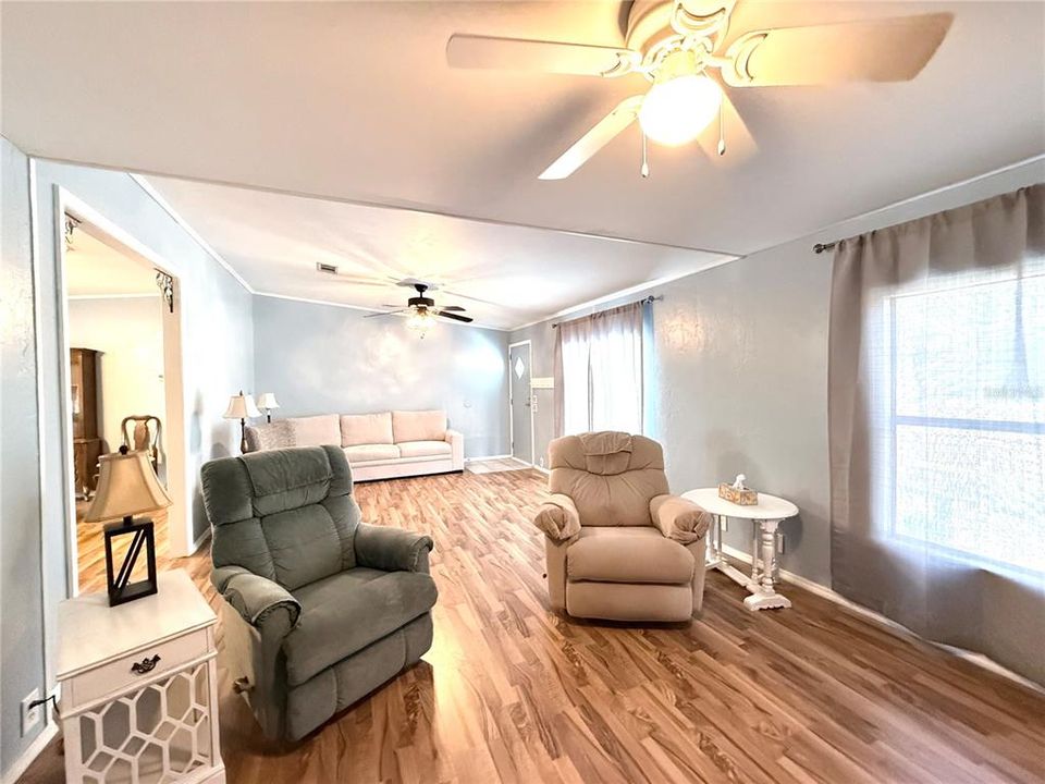 For Sale: $268,500 (3 beds, 3 baths, 1728 Square Feet)