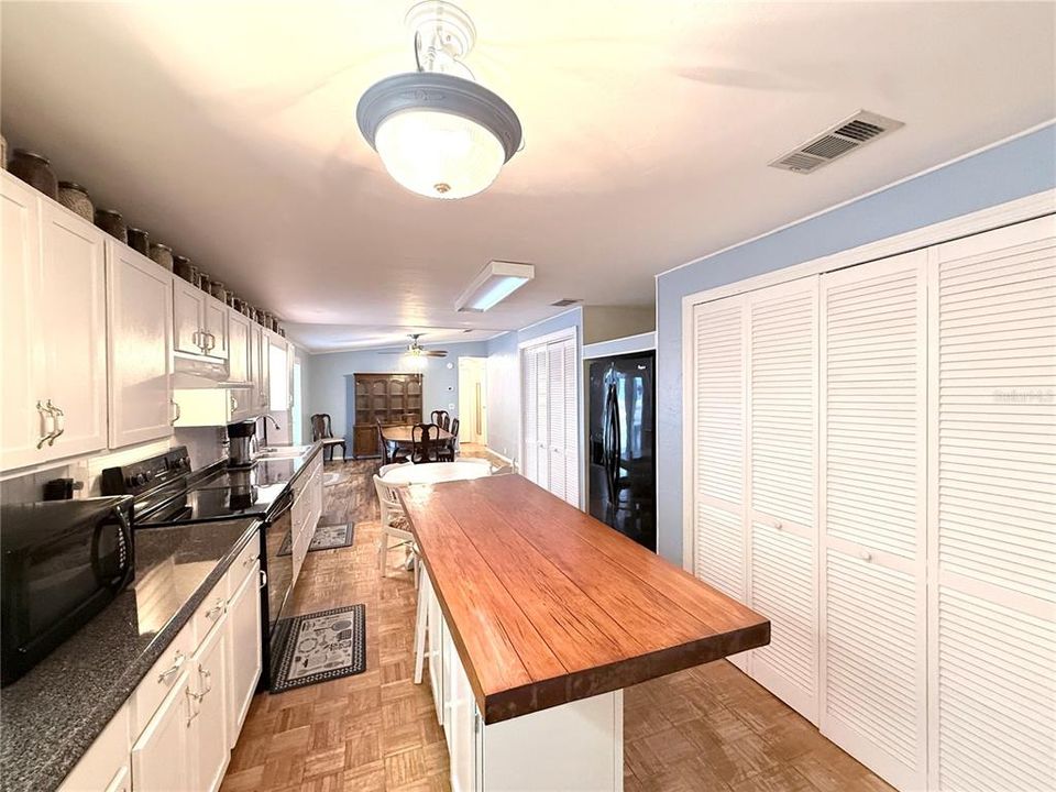 For Sale: $268,500 (3 beds, 3 baths, 1728 Square Feet)